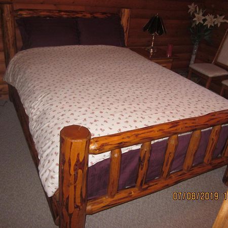 Kamloops Log Home Bed And Breakfast Экстерьер фото